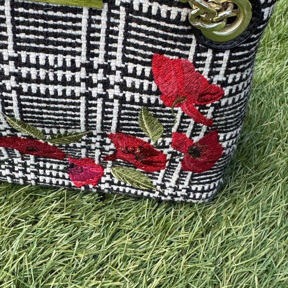 Liz Claiborne Floral Embroidered Shoulder Bag - Black & White Chain Strap - Picture 7 of 15